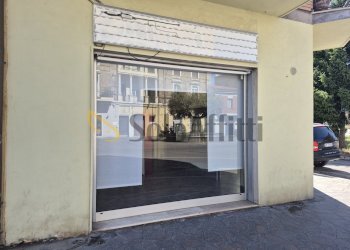 Vetrina - Locale Commerciale Corso Umberto I 46, Montesilvano - foto 17