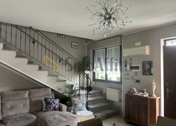 INGRESSO LIVING CON ACCESSO AL PIANO SUP - Quadrilocale Via Cerano 1, Torino (zona Rebaudengo) - foto 6