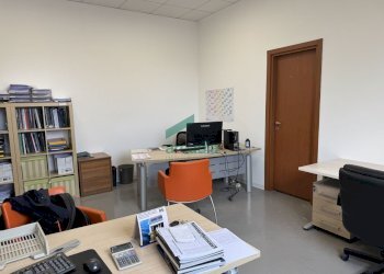 Vista - Commercial Premises Via II Tratto e Inizio Statale 98 Modugno 83/q, Modugno - photo 8