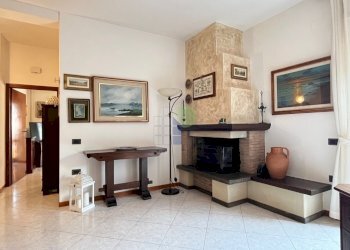 salone con caminetto - Rustic Via Traversa Livornese 11, Rosignano Marittimo - photo 25