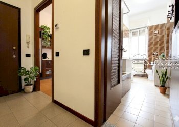 vista ingresso camere e bagno - Bilocale Via Milano, Rho - foto 9