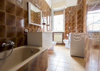 bagno con vasca - Bilocale Via Milano, Rho - foto 10