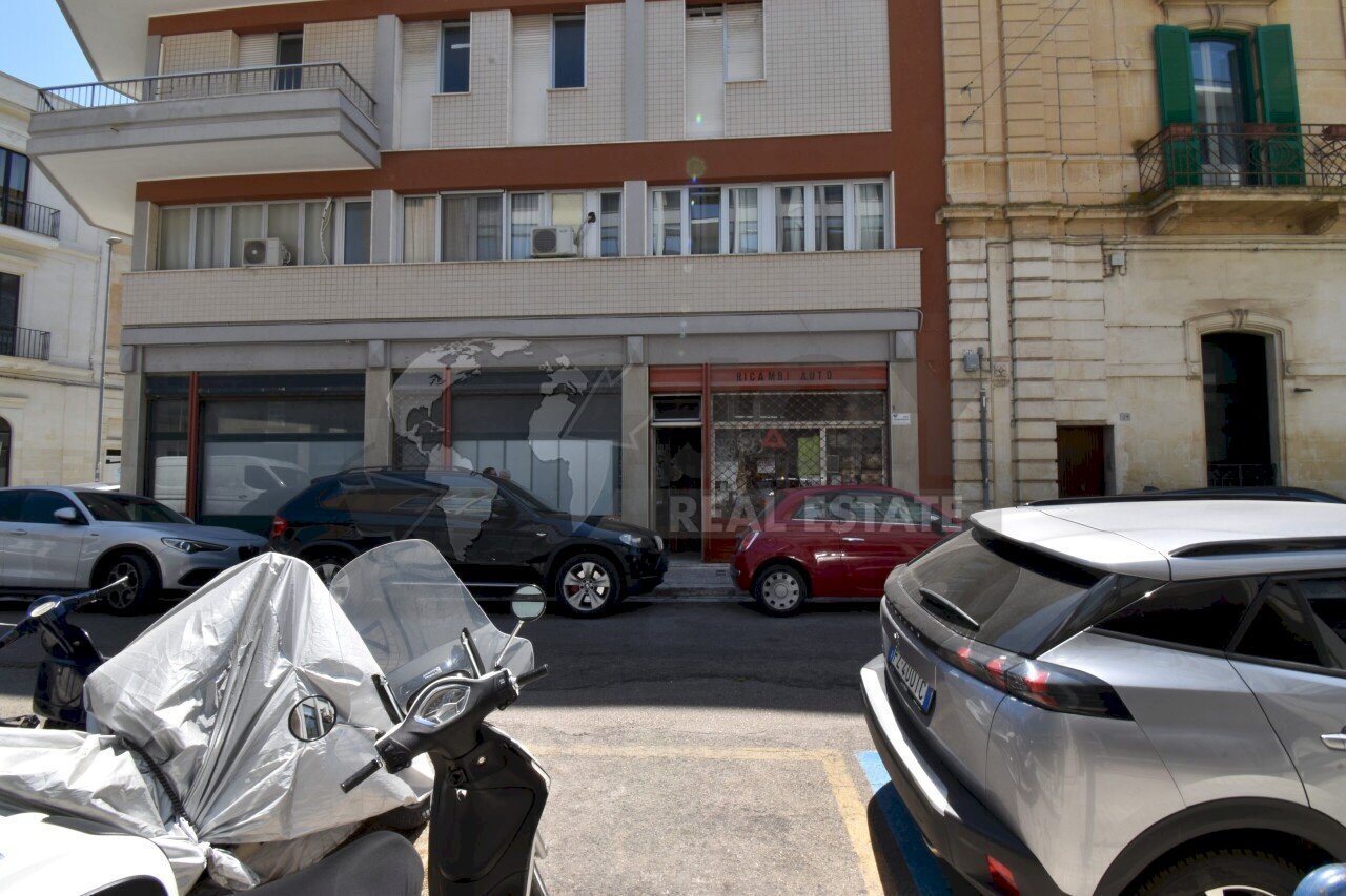 1-4000 - Commercial Premises Via g. Candido 1, Lecce - photo 1