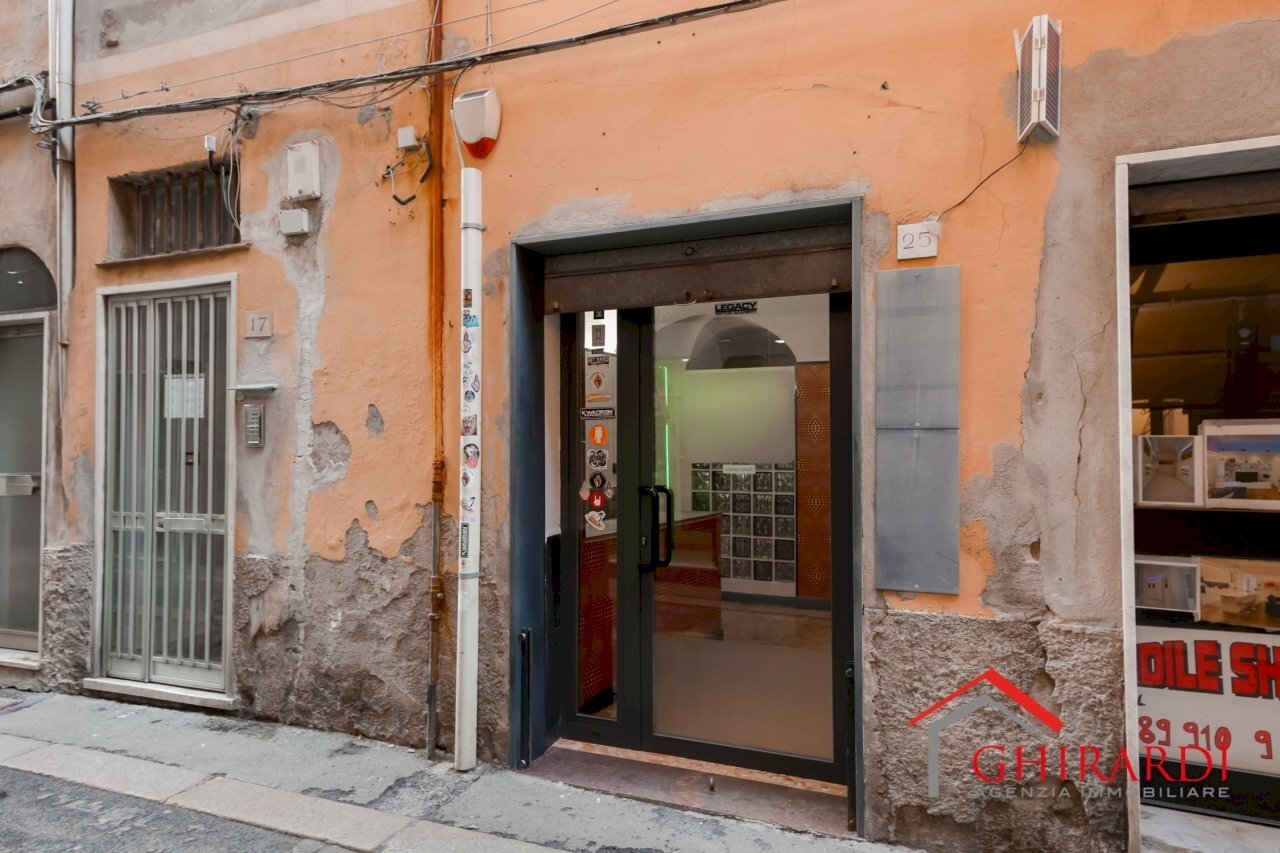 1.0 INGRESSO.jpg - Locale Commerciale VIA R. A. VIGNA 25R, Genova (zona Sestri Ponente) - foto 1