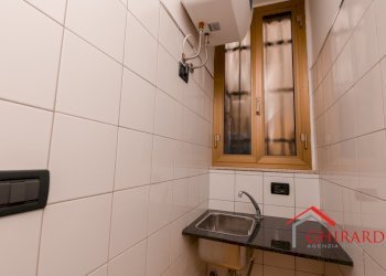 5.0 DETTAGLIO LAVABO.jpg - Locale Commerciale VIA R. A. VIGNA 25R, Genova (zona Sestri Ponente) - foto 11