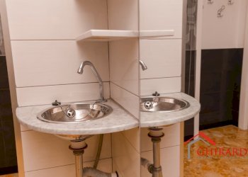 5.1 DETTAGLIO LAVABO.jpg - Locale Commerciale VIA R. A. VIGNA 25R, Genova (zona Sestri Ponente) - foto 12