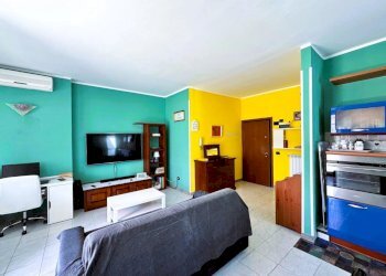 5902338852569943421.jpg - One-room apartment Via delle Betulle 2, Milano (neighborhood Quartiere degli Olmi) - photo 5