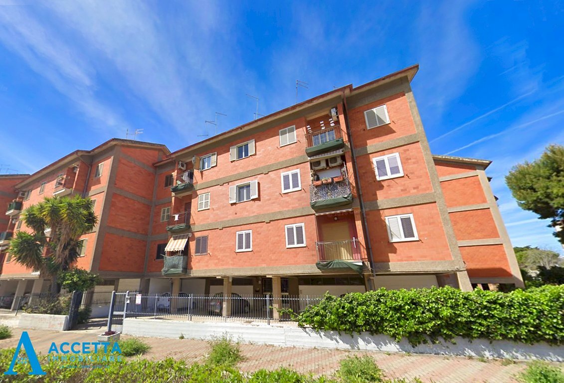 Facciata - Four-room apartment Via Ancona 315, Taranto - photo 1