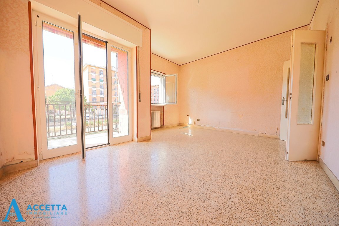 Soggiorno - Four-room apartment Via Ancona 315, Taranto - photo 3