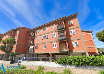 Facciata - Quadrilocale Via Ancona 315, Taranto - foto 1