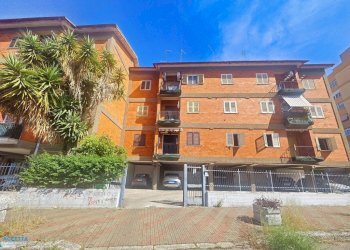Facciata - Quadrilocale Via Ancona 315, Taranto - foto 25