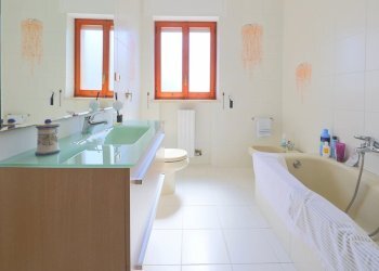 Bagno.jpg - Trilocale Via Gobetti 8, Taranto - foto 17