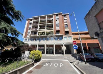 Three-room apartment Piazza Vittorio Veneto, Magenta - photo 1