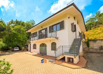 Independent house Piasco - photo 1