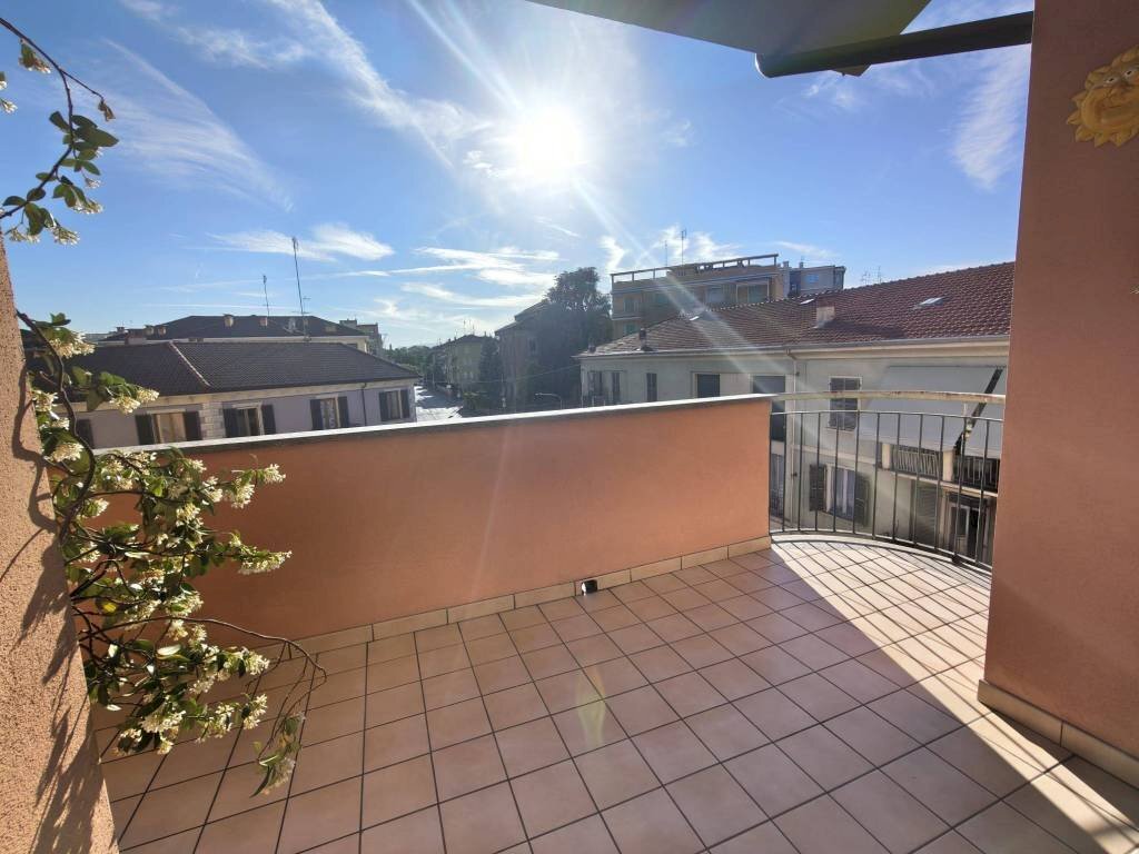 Terrazzo - Attico via Giovan Battista Quadrone, 10, Mondovì - foto 1