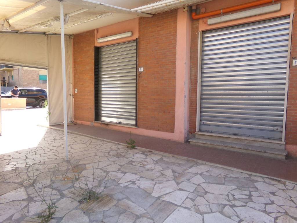 Facciata - Shop via Varese, Anzio - photo 1
