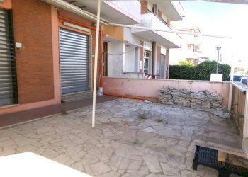 Cortile interno - Negozio via Varese, Anzio - foto 4