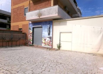 Portico - Negozio via Varese, Anzio - foto 7