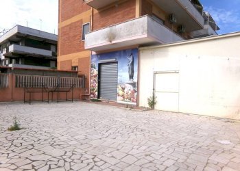 Facciata - Negozio via Varese, Anzio - foto 8