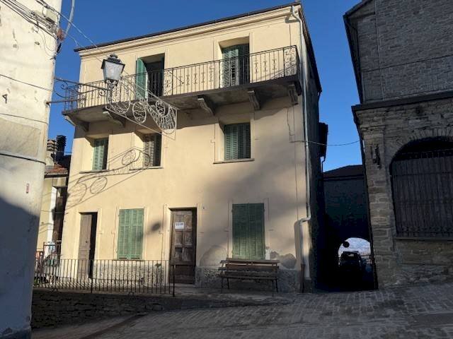 Facciata - Casa indipendente via Roma, 6, Roccaverano - foto 1