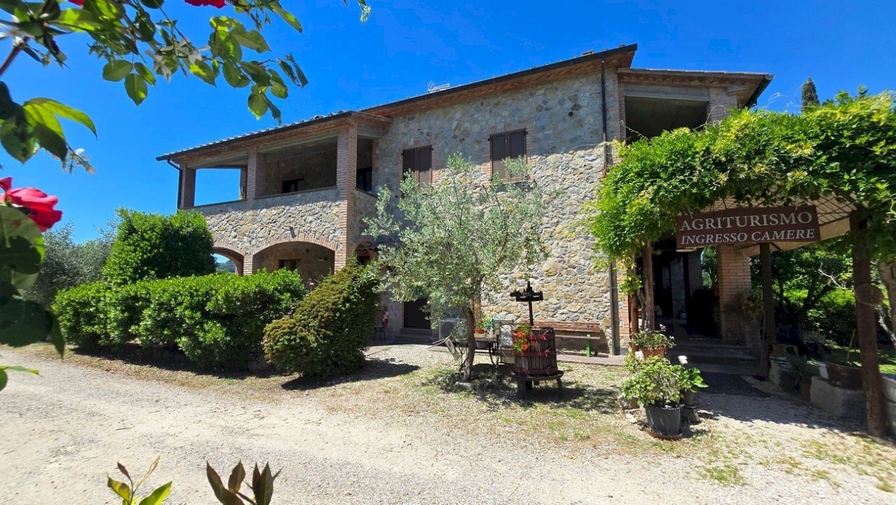 FRONT - Agritourism Baschi - photo 1