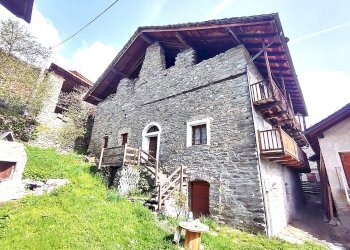 Two-room apartment Frazione Aillan, 47, Doues - photo 1