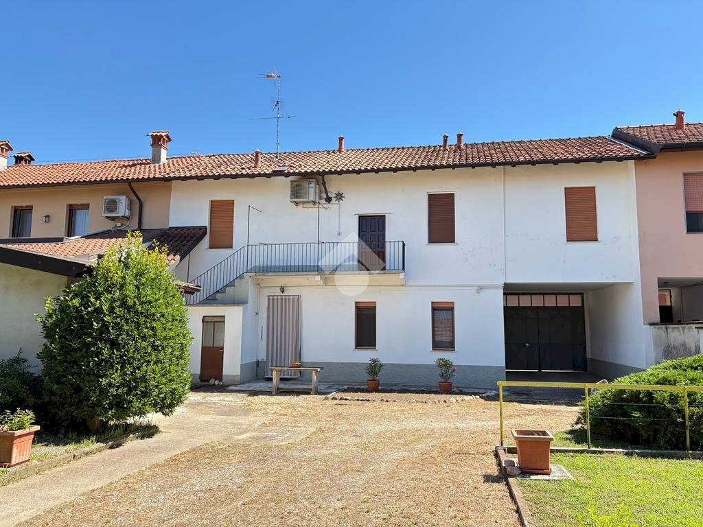 Rustico Via F. Petrarca, Magenta - foto 1