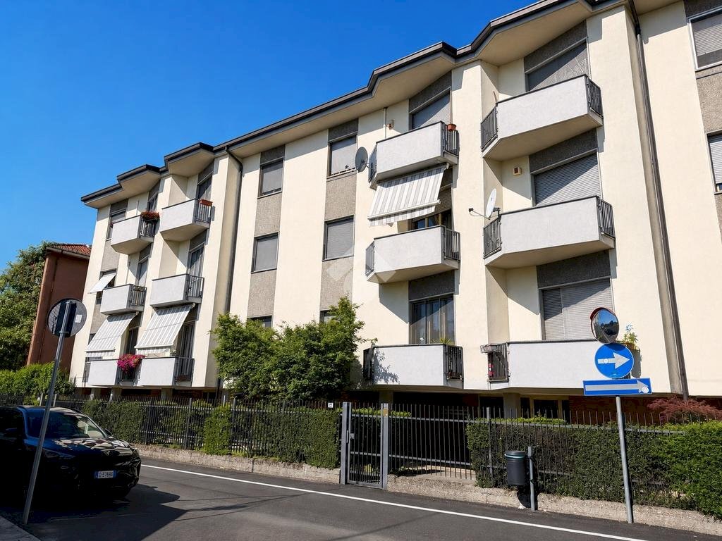 Three-room apartment Via Campo Sportivo, Vignate - photo 1