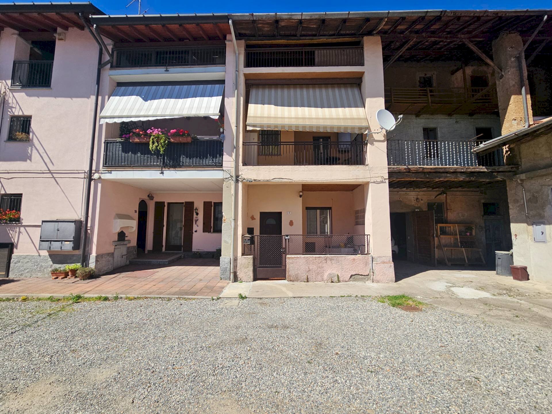 Foto 2 - Semi-detached house Vicolo Don Giovanni Bizzozero, Malnate - photo 2