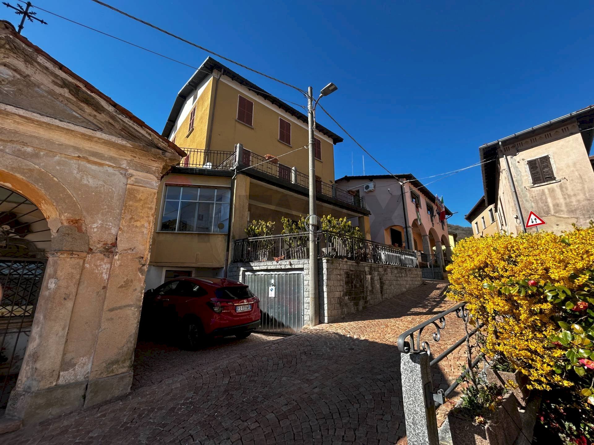 Edificio all\'aperto - Casa semi indipendente VIA ROMA
 
60, Cuasso al Monte - foto 1