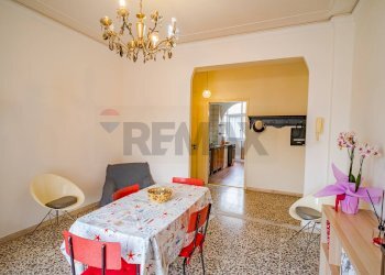 Sala da pranzo - Trilocale Via Maria Gianni
 
30, Catania - foto 8