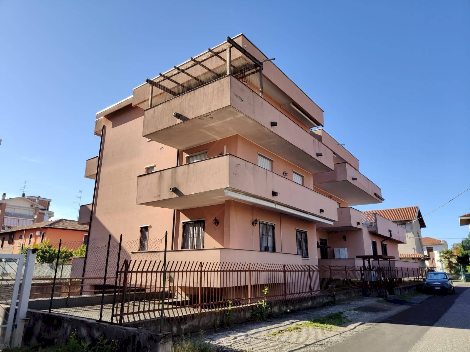 Foto 1 - Quadrilocale Via Sant'Ambrogio
 
2, Gallarate - foto 1