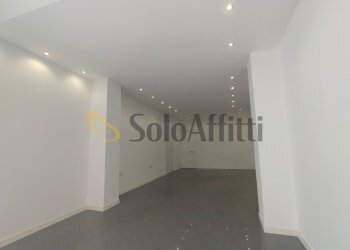 interno - Commercial Premises Via Camillo Benso Cavour 1B, Busto Arsizio - photo 3