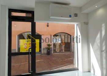 interno - Commercial Premises Via Camillo Benso Cavour 1B, Busto Arsizio - photo 5