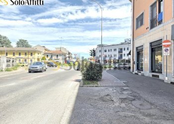 Vetrine fronte Statale Dei giovi - Locale Commerciale Piazzale Colonnello Ubaldo Panceri 1, Varedo - foto 9