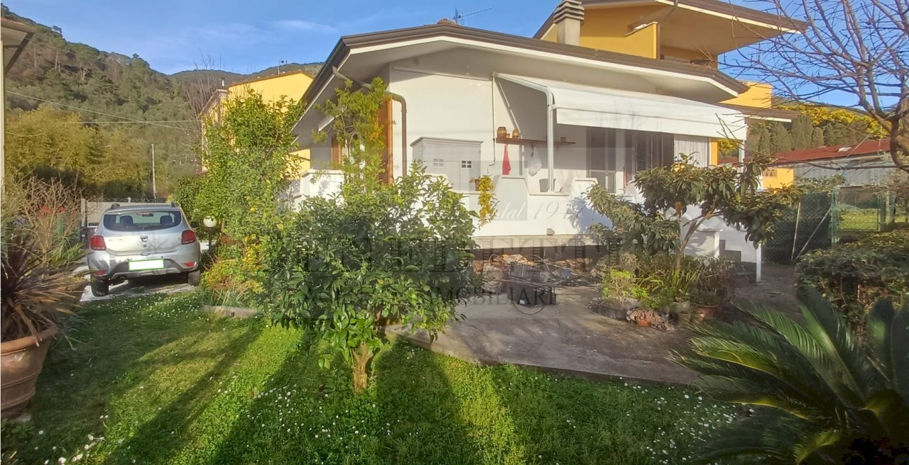 13_esternoRetro1 - Small Villa Massarosa - photo 1