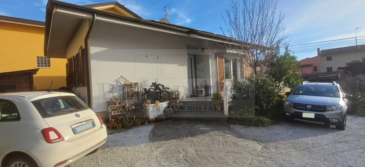 2_esterno_fronte - Small Villa Massarosa - photo 3