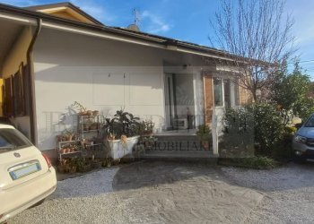 2_esterno_fronte - Small Villa Massarosa - photo 3