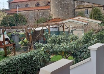 14_esternoRetro2_gazebo_barbecue - Small Villa Massarosa - photo 4