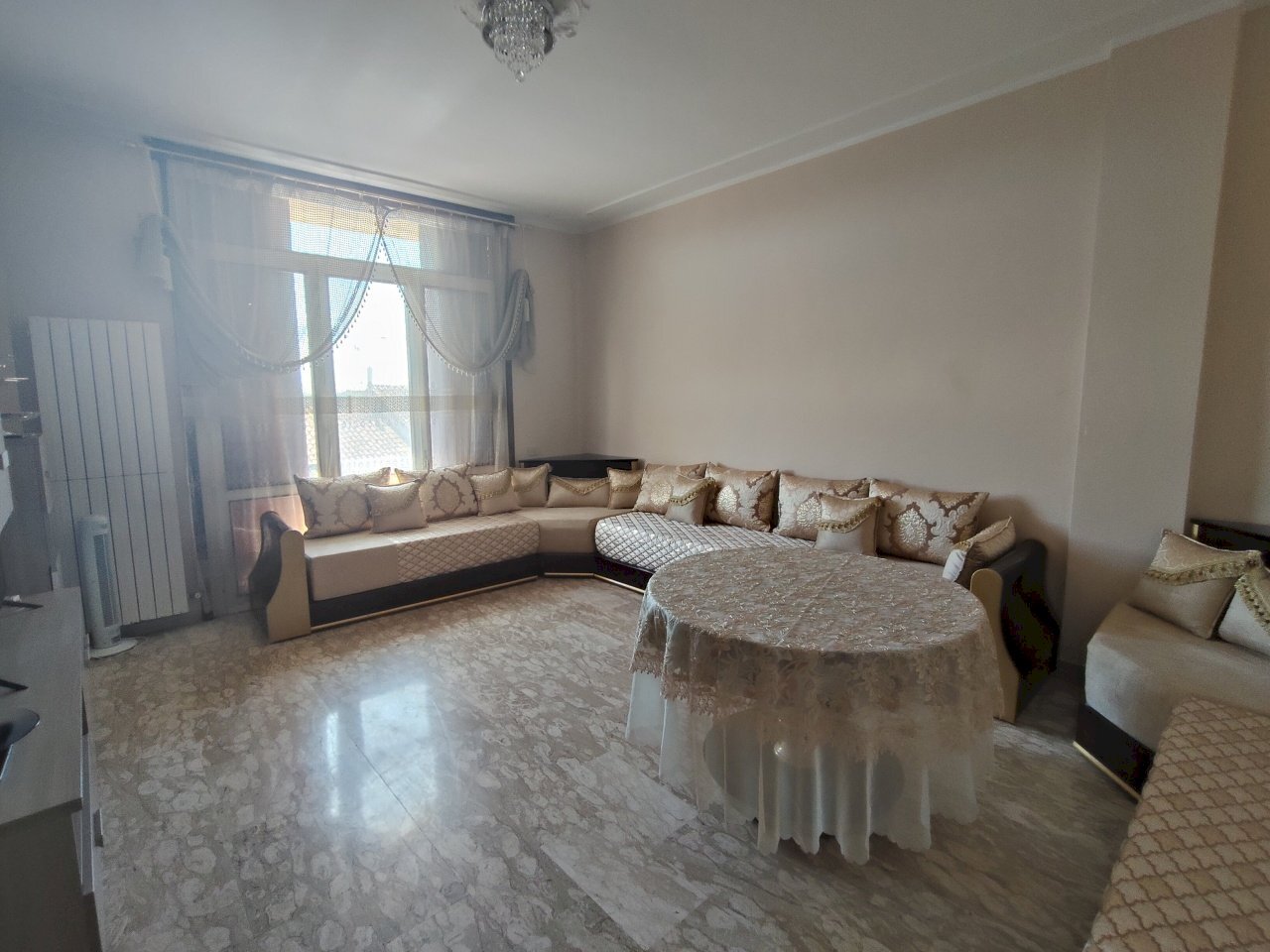 salone - Four-room apartment Via Roma, Pieve Porto Morone - photo 2