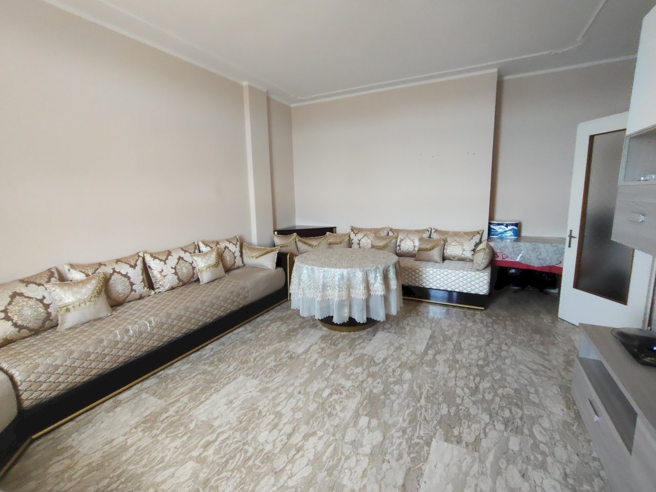 salone - Four-room apartment Via Roma, Pieve Porto Morone - photo 3