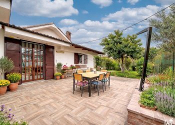 Villa Villa Singola Via Arona, Rivoli - photo 1