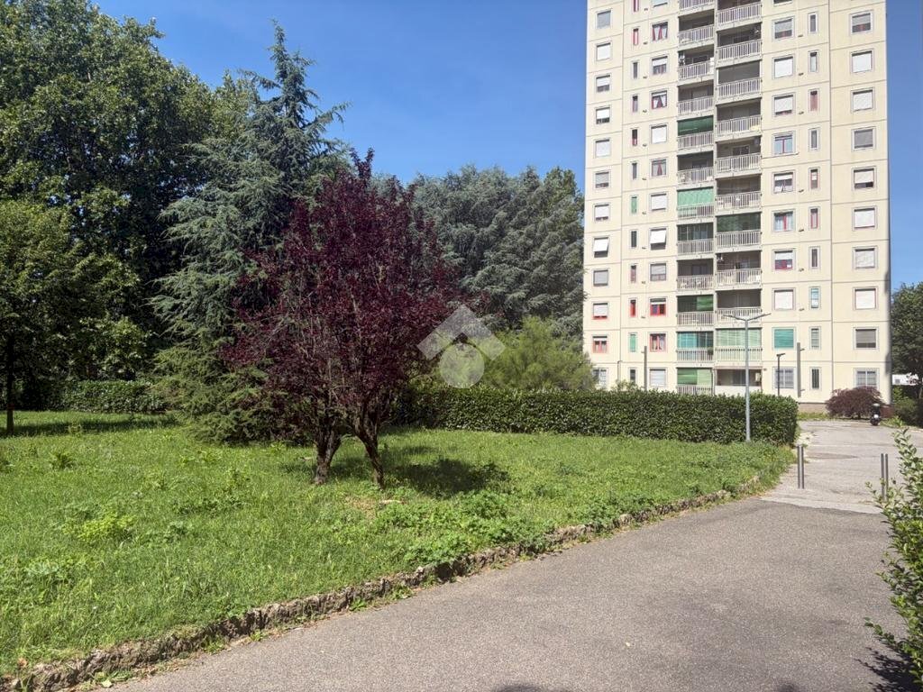 Quadrilocale Via Enrico Falck, Milano (zona Gallaratese) - foto 2