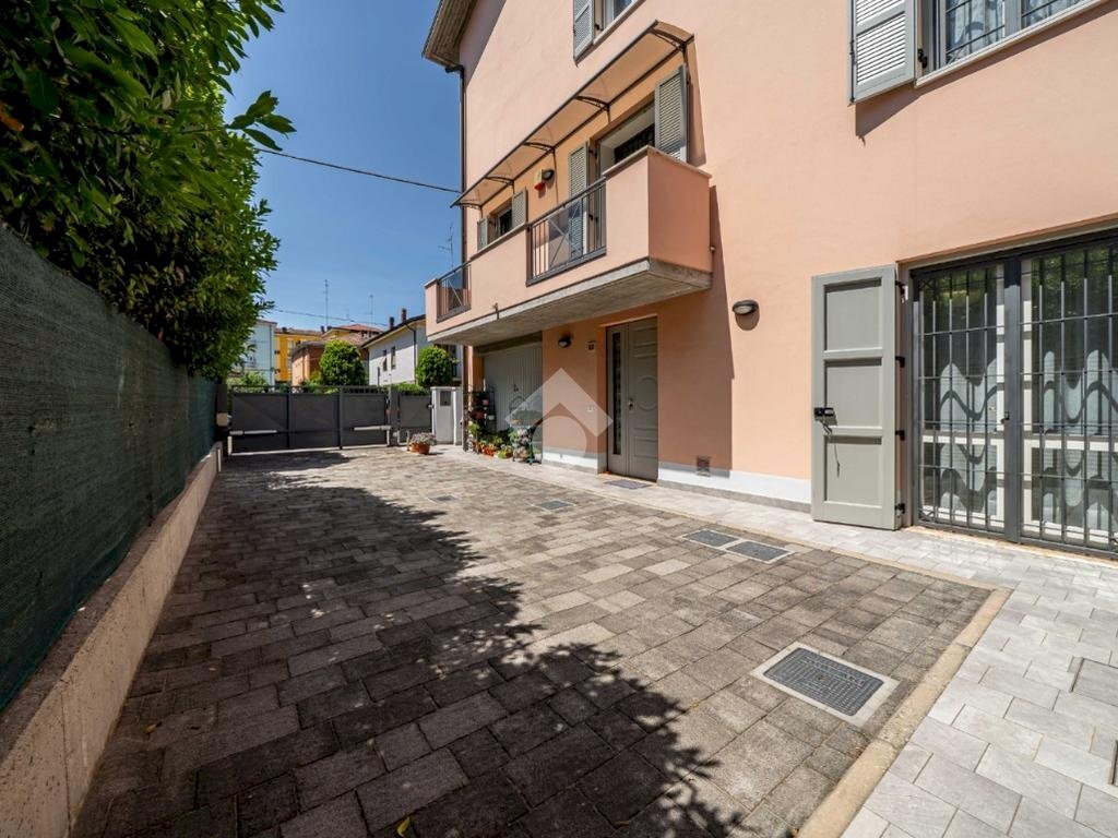 Villa Via Mondovì, Modena (zona Vaciglio) - foto 1