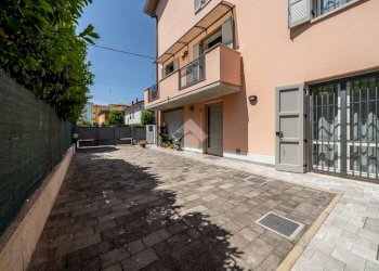 Villa Via Mondovì, Modena (zona Vaciglio) - foto 1