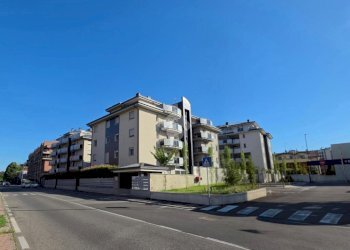 Three-room apartment Via Cavour, San Giuliano Milanese - photo 1