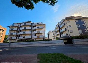 Three-room apartment Via Cavour, San Giuliano Milanese - photo 17