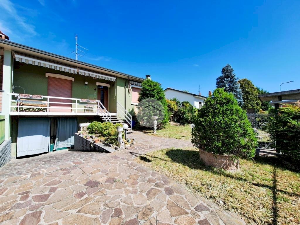 Porzione di casa Via Giacomo Matteotti, Mesero - foto 1