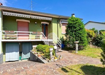 Porzione di casa Via Giacomo Matteotti, Mesero - foto 2