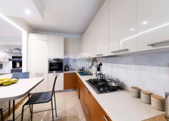 Four-room apartment Via Amerigo Vespucci, Cesano Boscone - photo 18